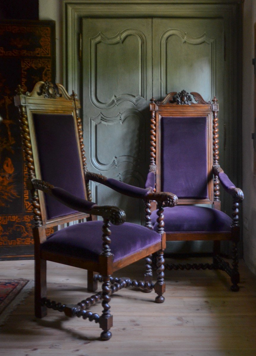 Paire De Grands Fauteuils Louis XIII