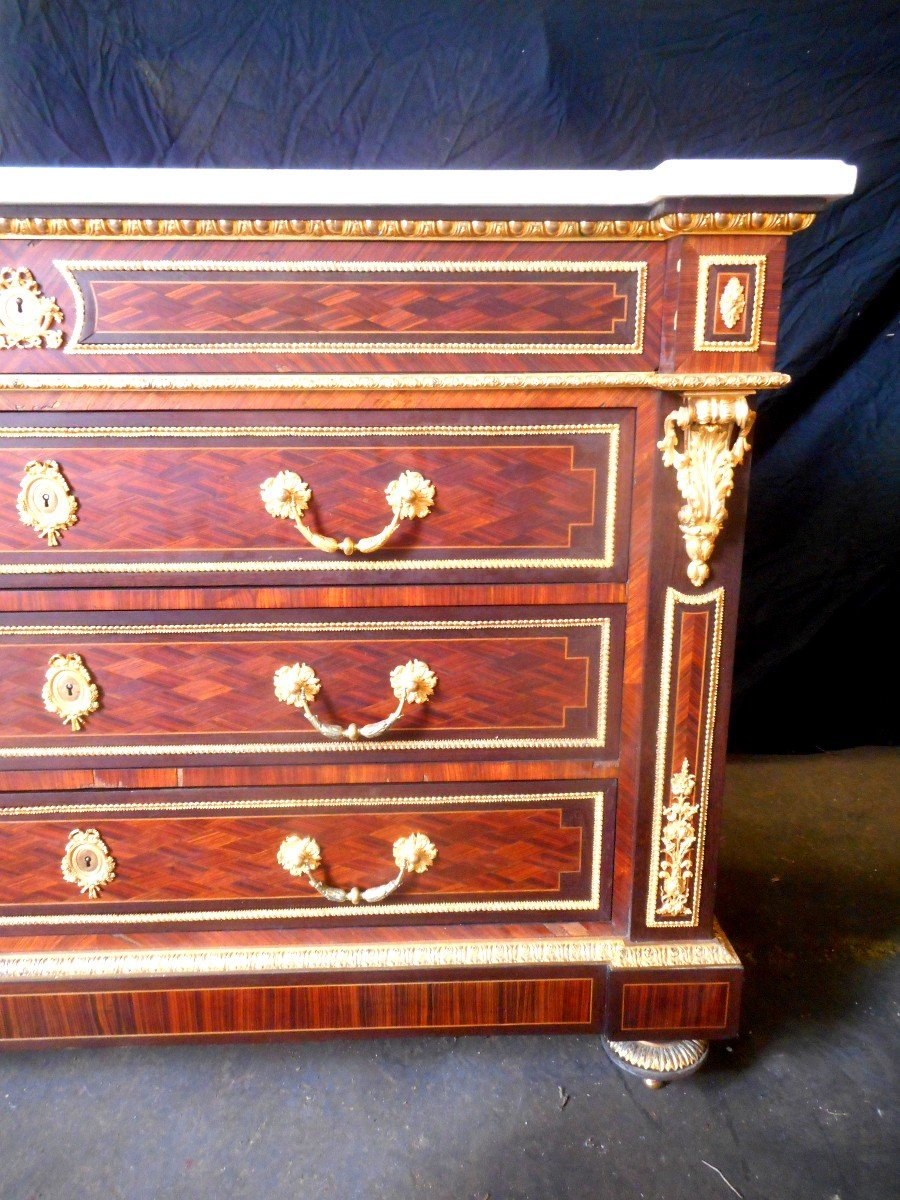 Commode De Château Estampillé Wassmus En Marqueterie Et Bronze Doré-photo-1