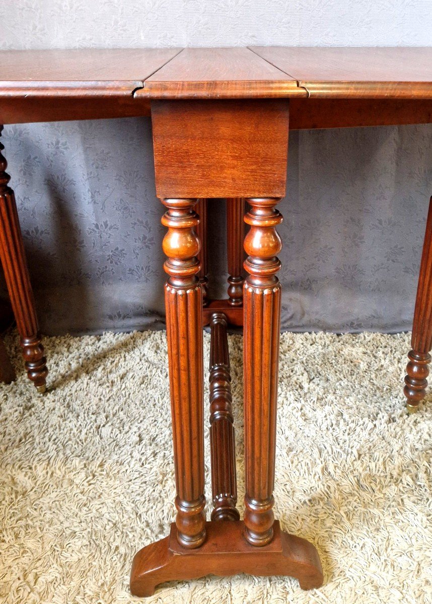 Gateleg Mahogany Table-photo-1