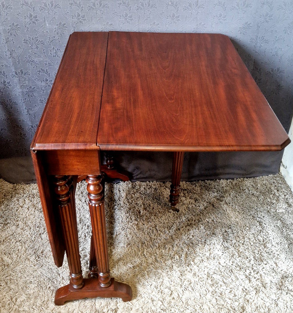 Gateleg Mahogany Table