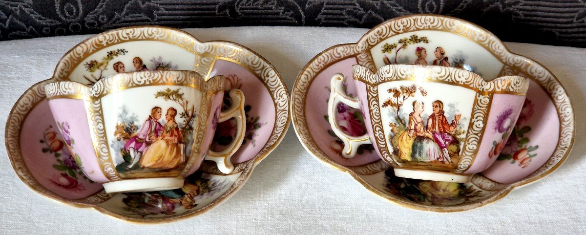 Paire De Tasses Et Sous tasses En Porcelaine De Saxe Dresden