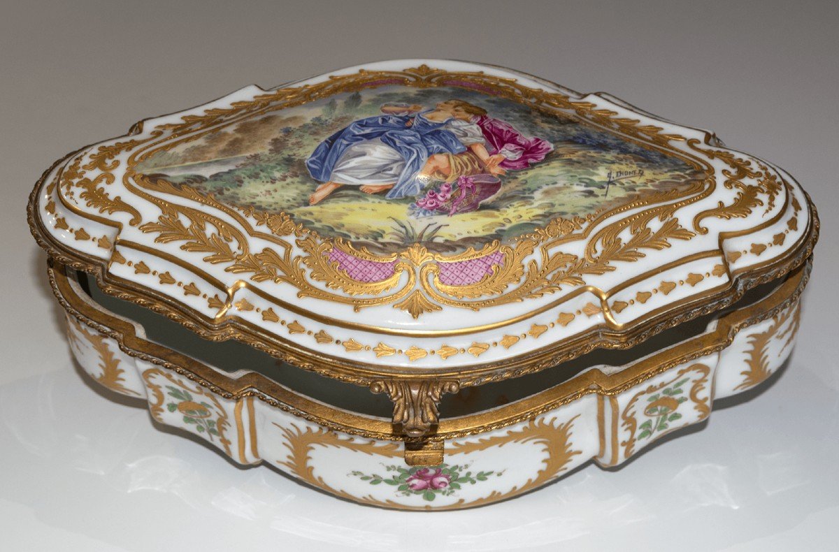 Grande Boîte En Porcelaine   Style De Sevres, Fin Du XIXe Siècle.-photo-4