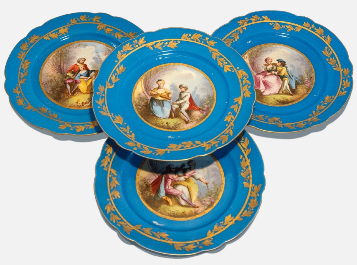 Ensemble De Quatre Assiettes En Caractères De Sèvres.  A Fond Bleu Céleste.