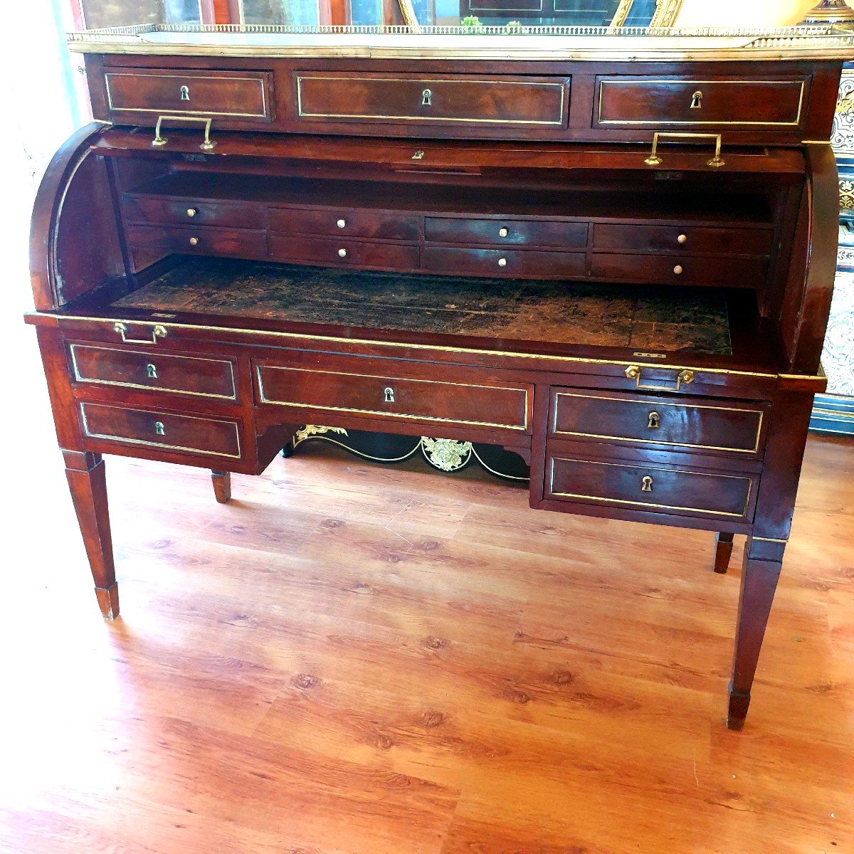 Important Mahogany And Mahogany Veneer Cylinder Desk, Opening, Circa 1790-photo-2