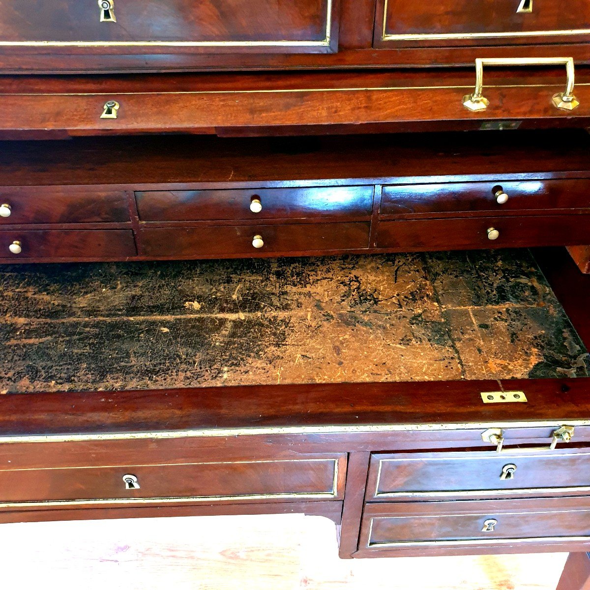 Important Mahogany And Mahogany Veneer Cylinder Desk, Opening, Circa 1790-photo-3