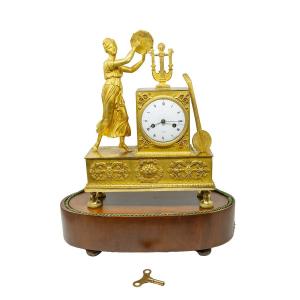 Paris, 19ème Siècle, Horloge Avec Musicien