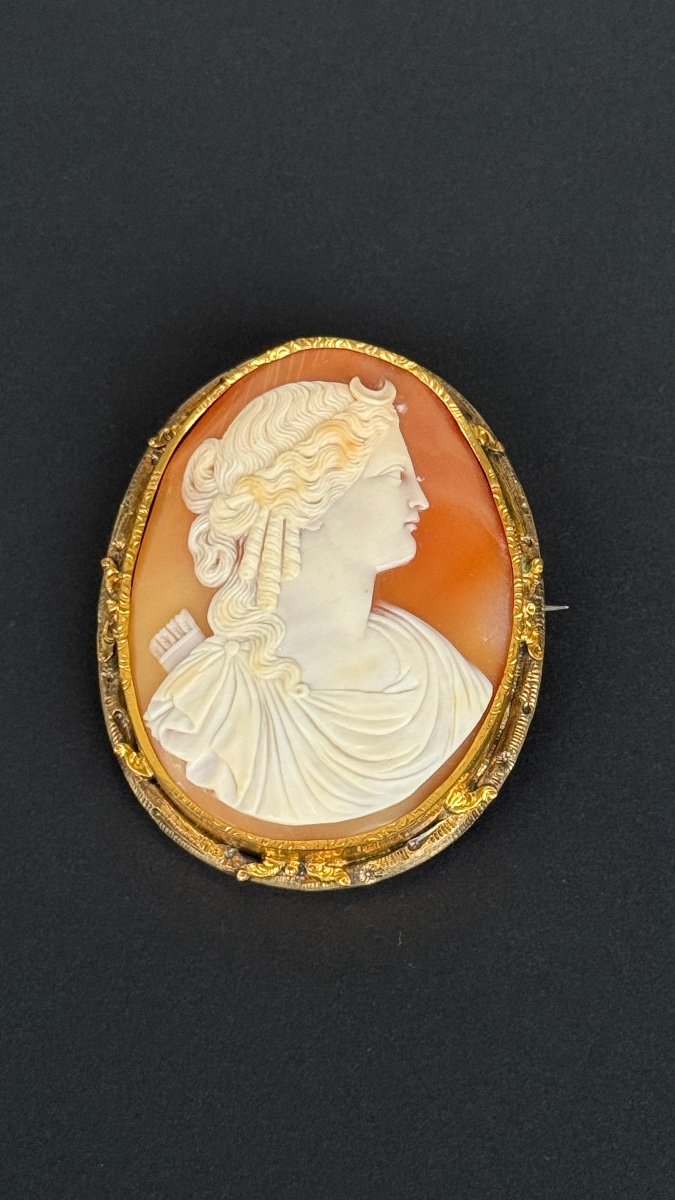 Broche En Pomponne Ciselé Ornée d'Un Camée Coquille Présentant Le Profil d'Artemis-photo-2