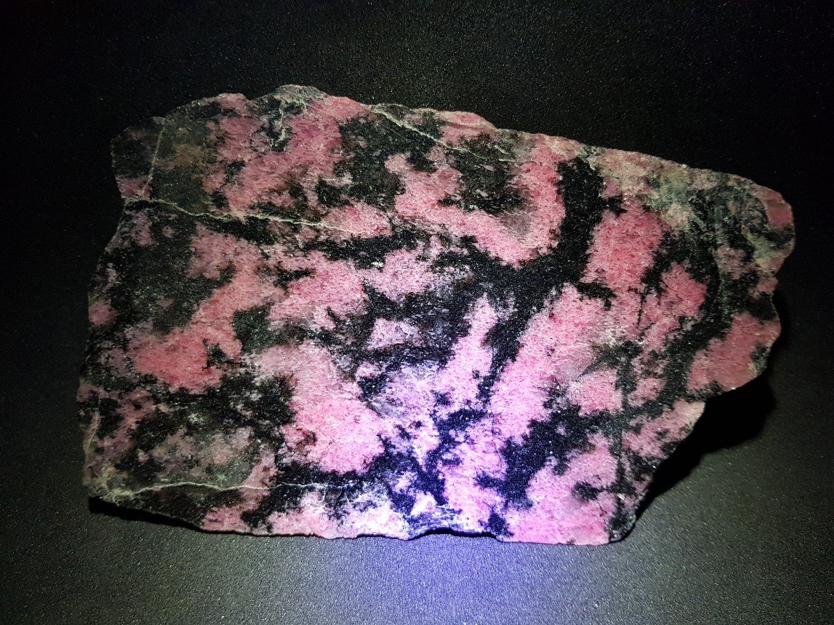 Grande Pierre Décorative  Polie - Rhodonite - 15 Cms -photo-4