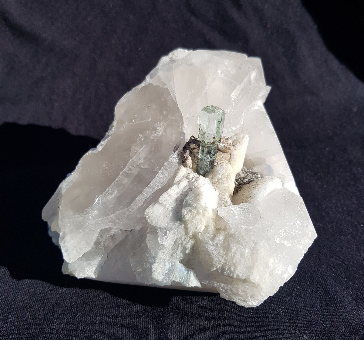 Aquamarine On Quartz - Crystal 3 Cms -photo-3