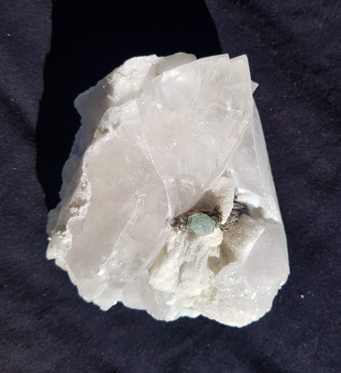 Aquamarine On Quartz - Crystal 3 Cms -photo-3