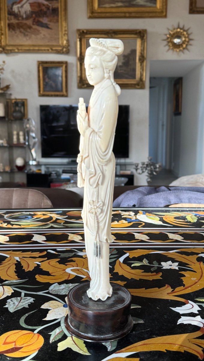 19th Century Ivory Okimono Depicting A Woman Playing A Flute-photo-2