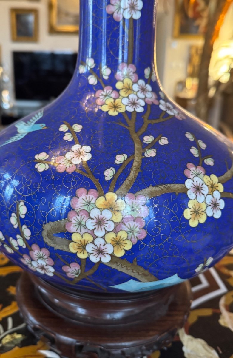 Chine : Grand Vase En Bronze Cloisonné  à Décor De Fleurs De Prunier-photo-2