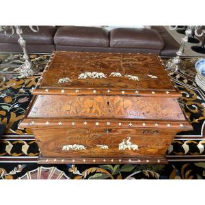 Travel Box In Rosewood In Marquetry Of Bones And Native Wood From The Nineteenth Century