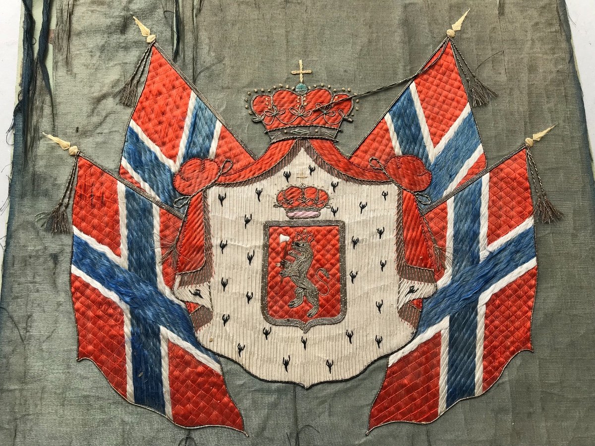 Embroidered Silk Coat Of Arms Representing The Monarch And The Kingdom Of Norway-photo-1