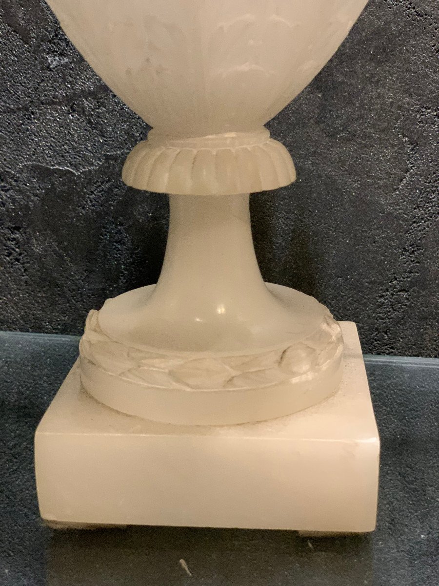 End Of The 18th Century Pair Of Alabaster Scent Burn Vases-photo-4