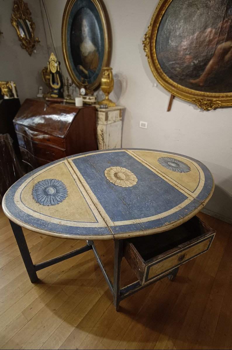 End Of 17th-early 18th Century Painted Openable Table -photo-1