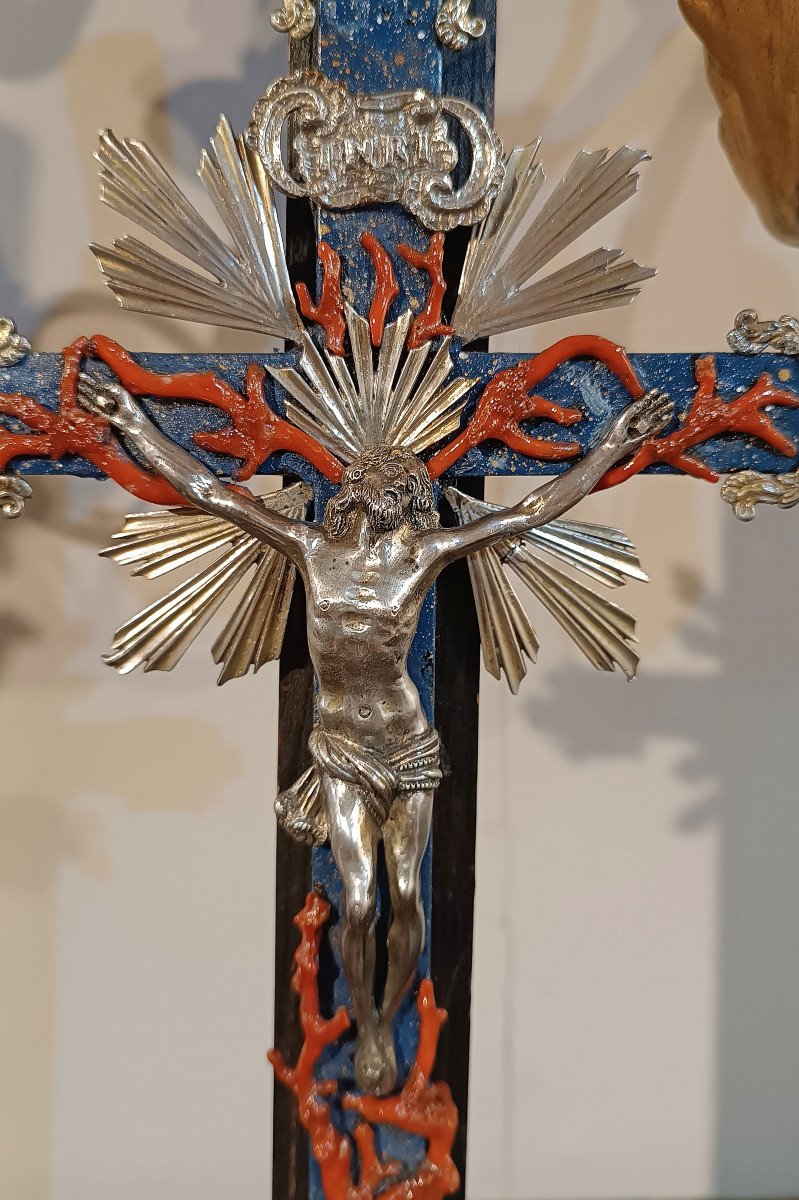 End Of The 18th Century Wall Crucifix In Silver And Coral -photo-3