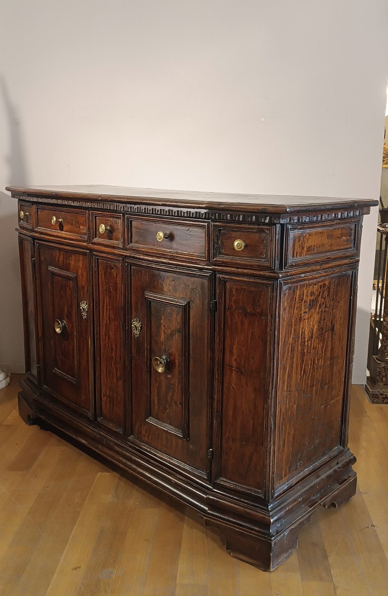 End Of 16th-early 17th Century Tuscan Walnut Sideboard -photo-2