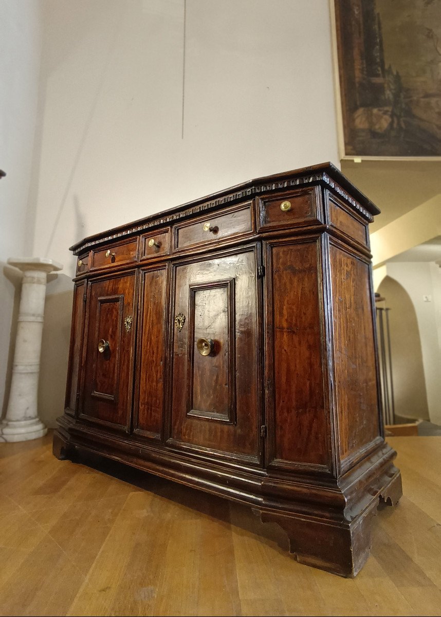 End Of 16th-early 17th Century Tuscan Walnut Sideboard -photo-5