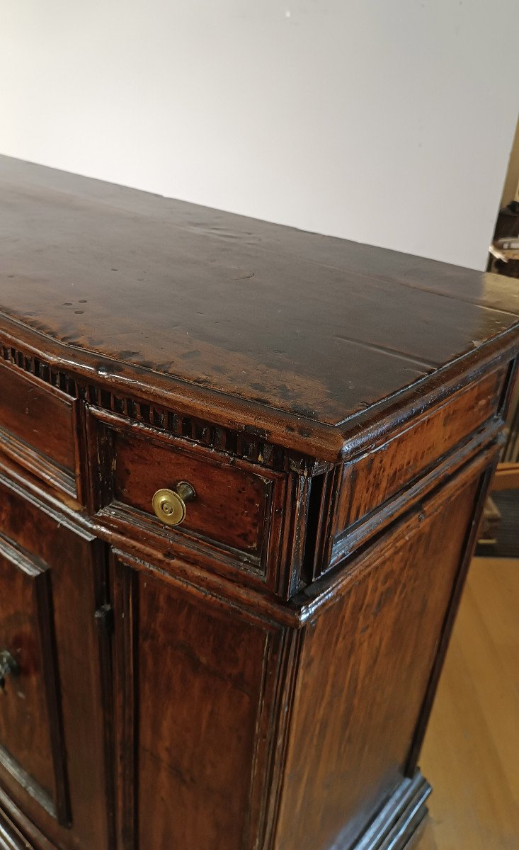 End Of 16th-early 17th Century Tuscan Walnut Sideboard -photo-6