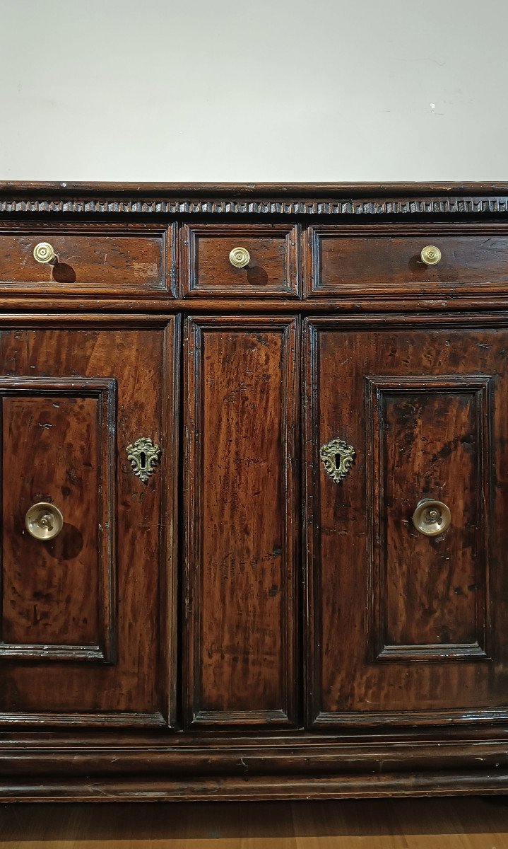 End Of 16th-early 17th Century Tuscan Walnut Sideboard -photo-8