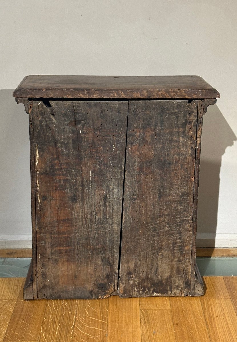 First Half Of The 17th Century Small Sideboard In Walnut -photo-2