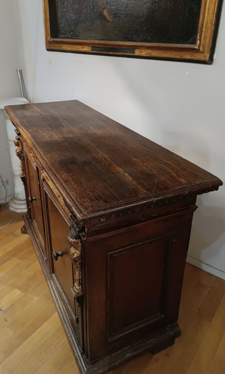 End Of 16th-early 17th Century Sideboard With Caryatids -photo-4