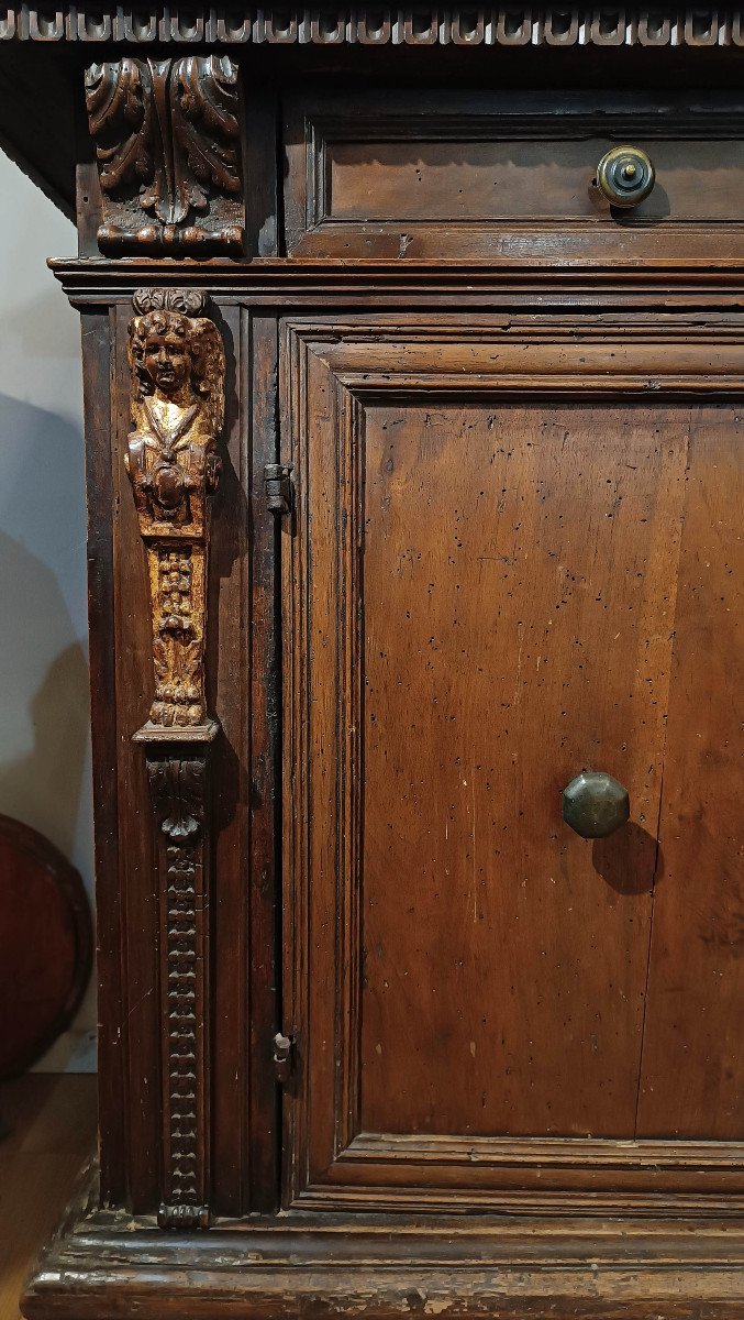 End Of 16th-early 17th Century Sideboard With Caryatids -photo-1