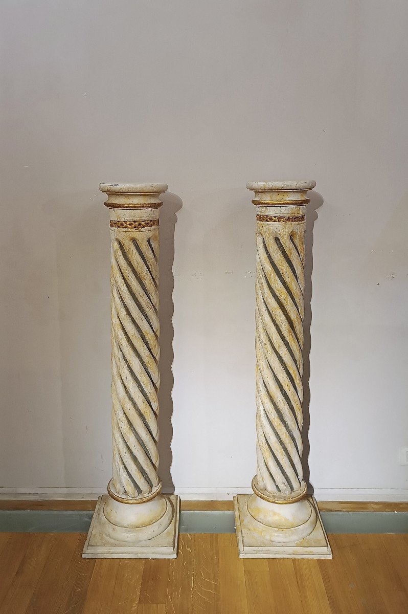 18th Century Pair Of Painted Wood Twisted Columns-photo-2