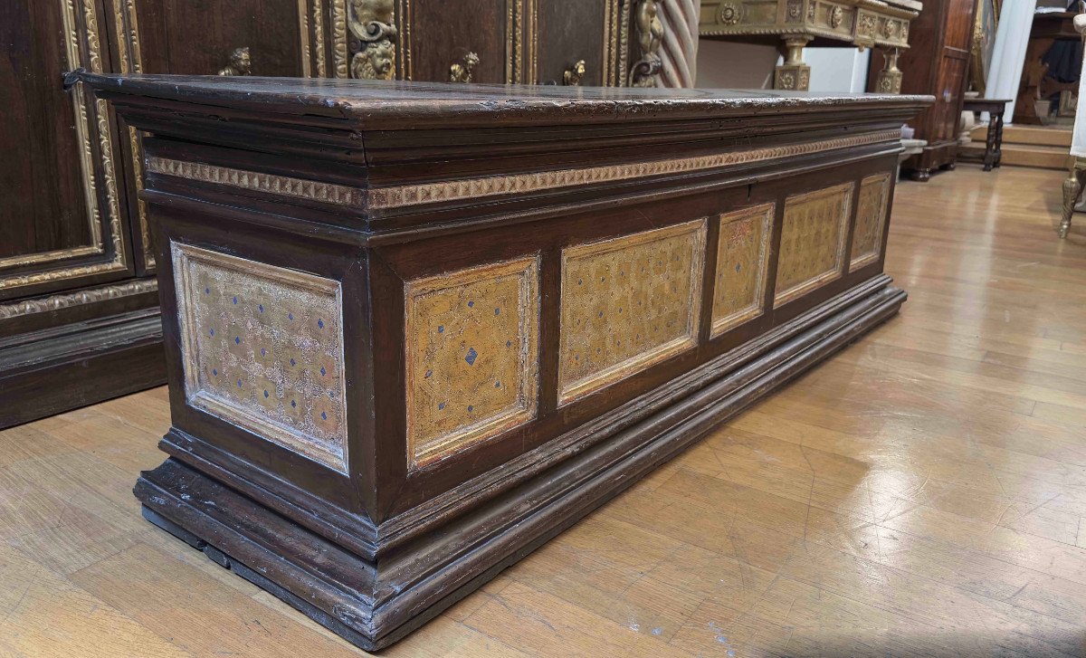 16th Century Walnut Chest With Golden Decorations -photo-3