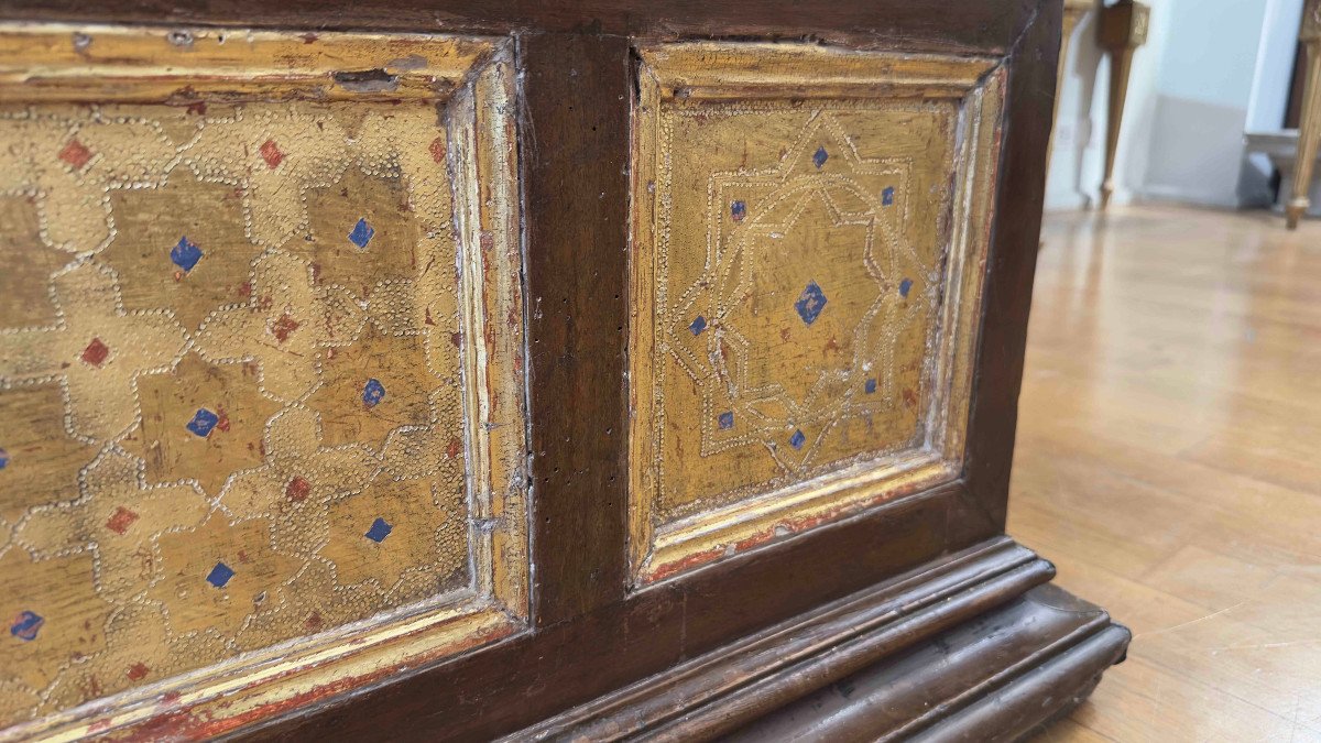 16th Century Walnut Chest With Golden Decorations -photo-3