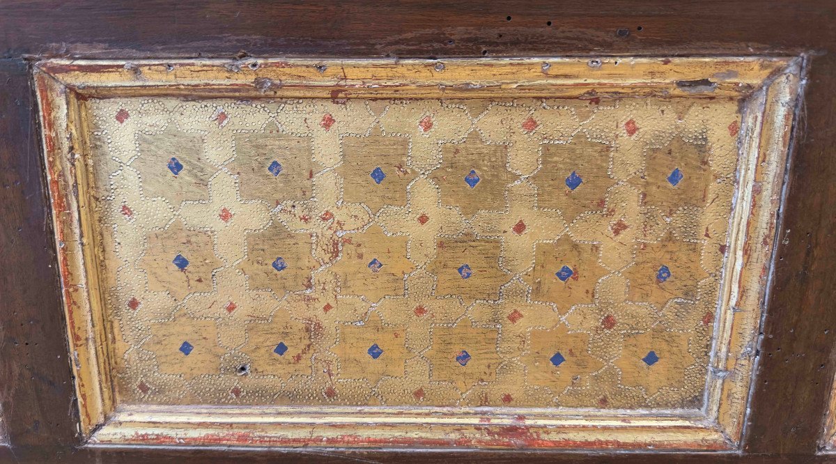 16th Century Walnut Chest With Golden Decorations -photo-4