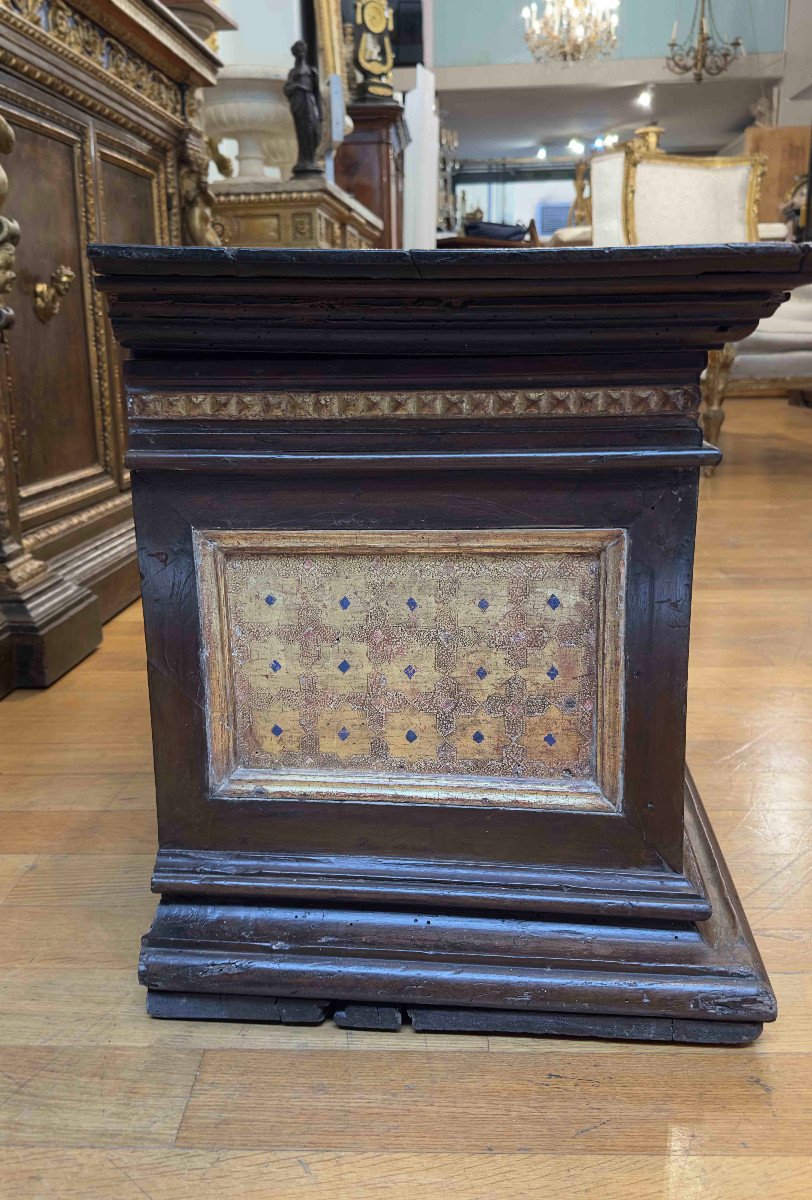 16th Century Walnut Chest With Golden Decorations -photo-6