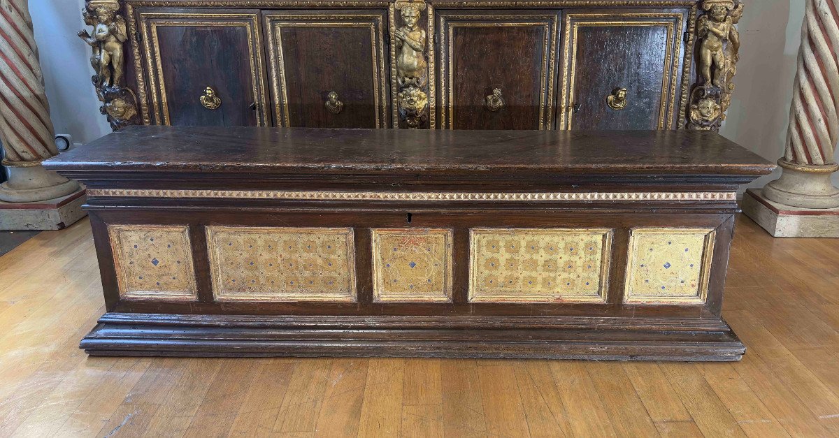 16th Century Walnut Chest With Golden Decorations -photo-7