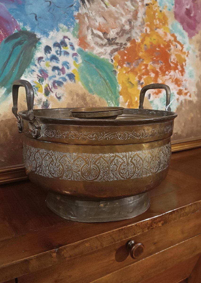 Late 17th Century Embossed Brass Food Warmer -photo-3