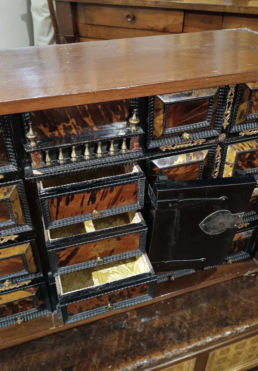 Early 18th Century Walnut Coin Cabinet With Finishes -photo-4