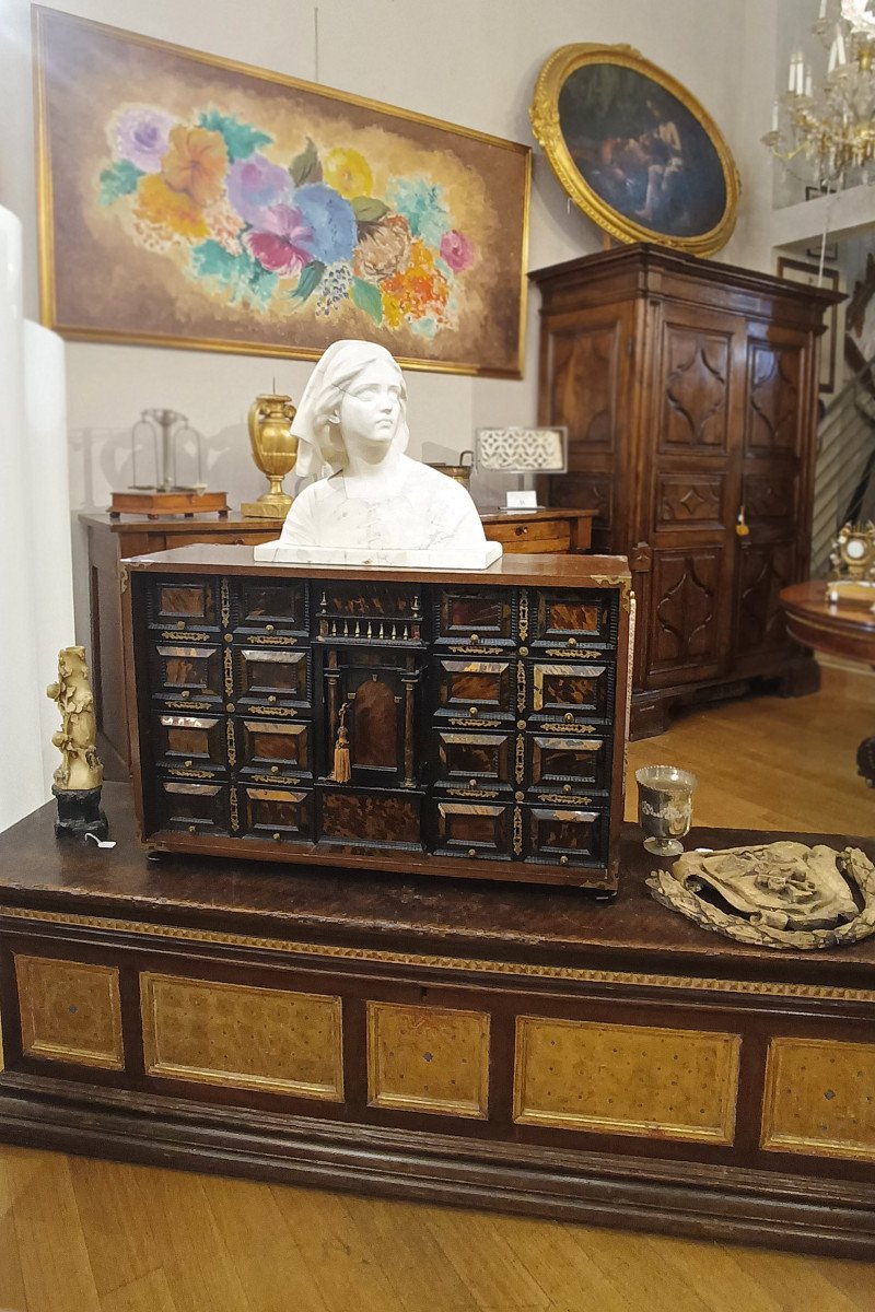 Early 18th Century Walnut Coin Cabinet With Finishes -photo-6