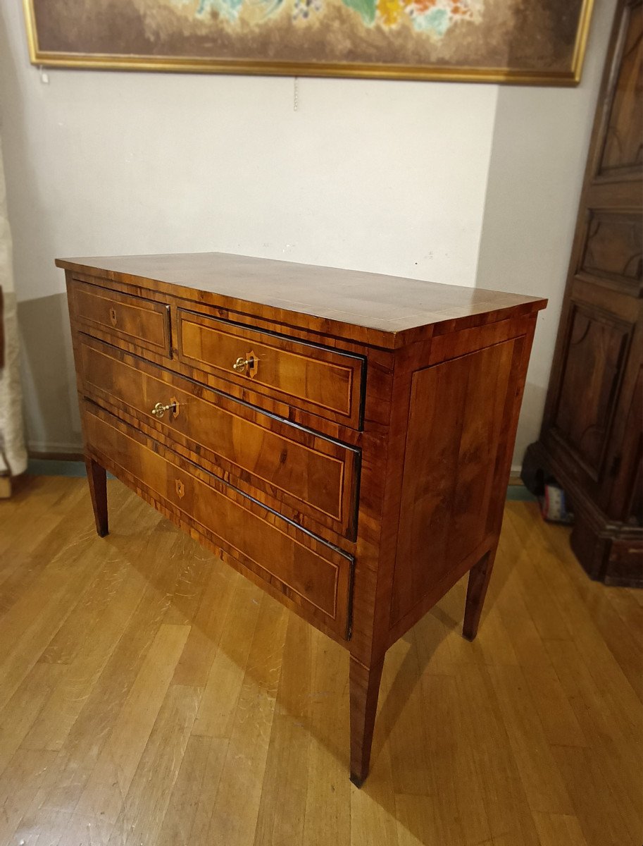 Late 18th Century Walnut Veneered Chest Of Drawers-photo-2