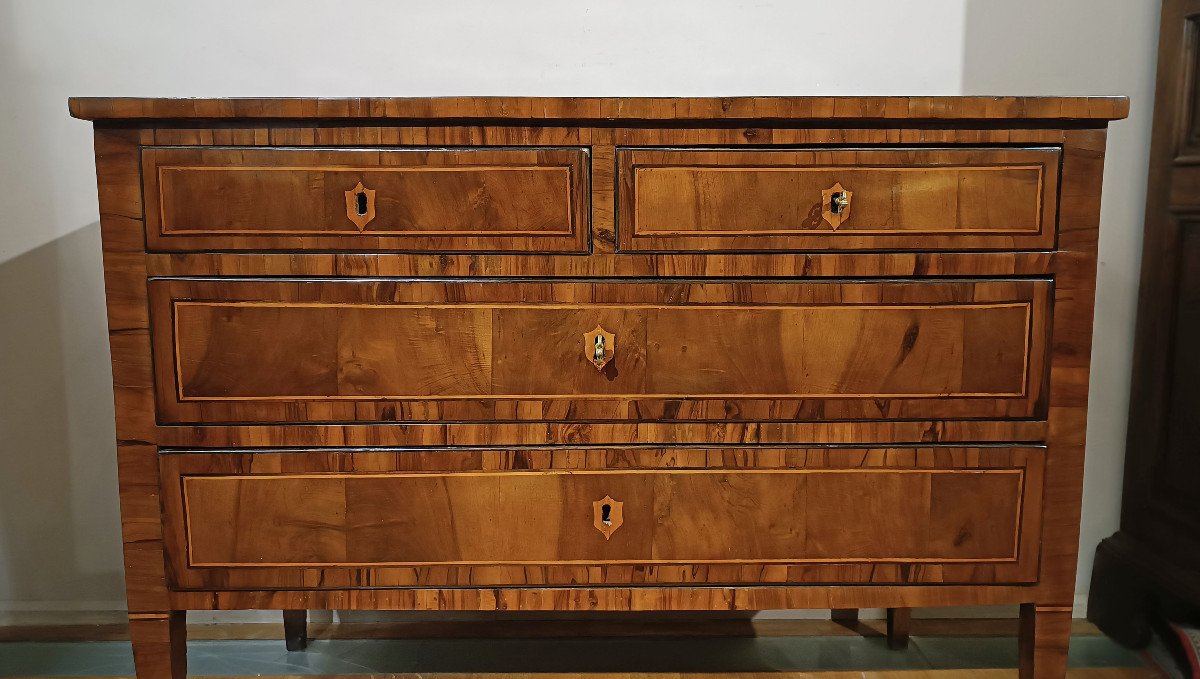 Late 18th Century Walnut Veneered Chest Of Drawers-photo-3