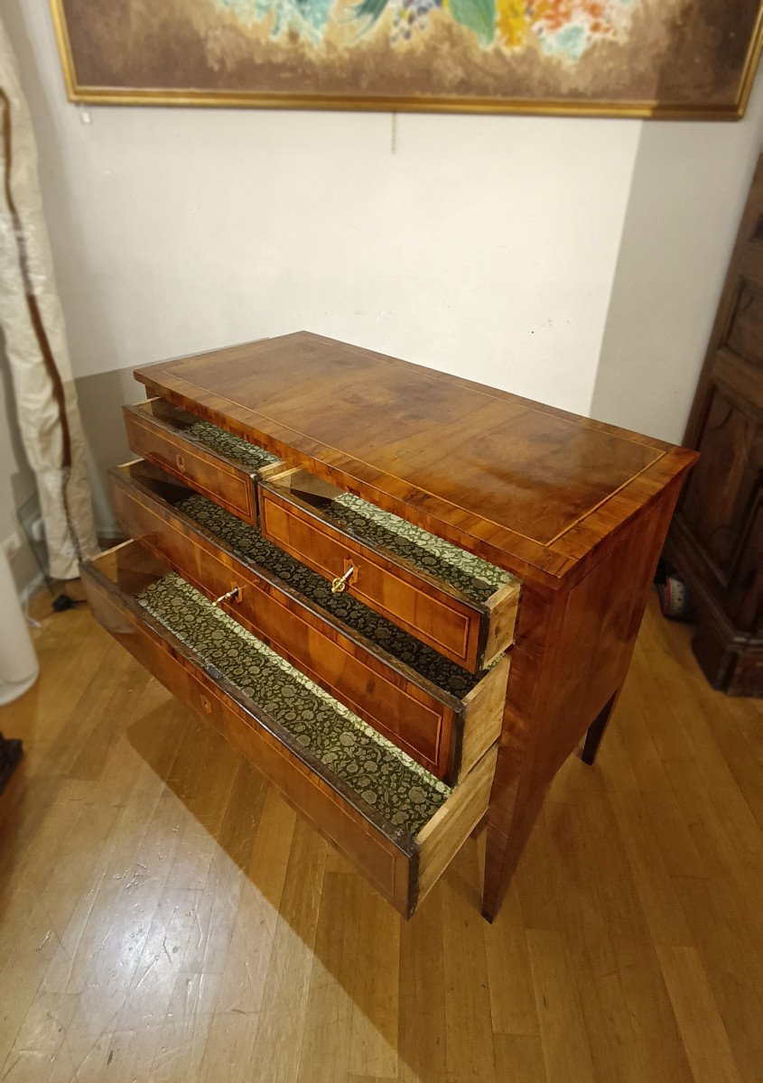 Late 18th Century Walnut Veneered Chest Of Drawers-photo-4