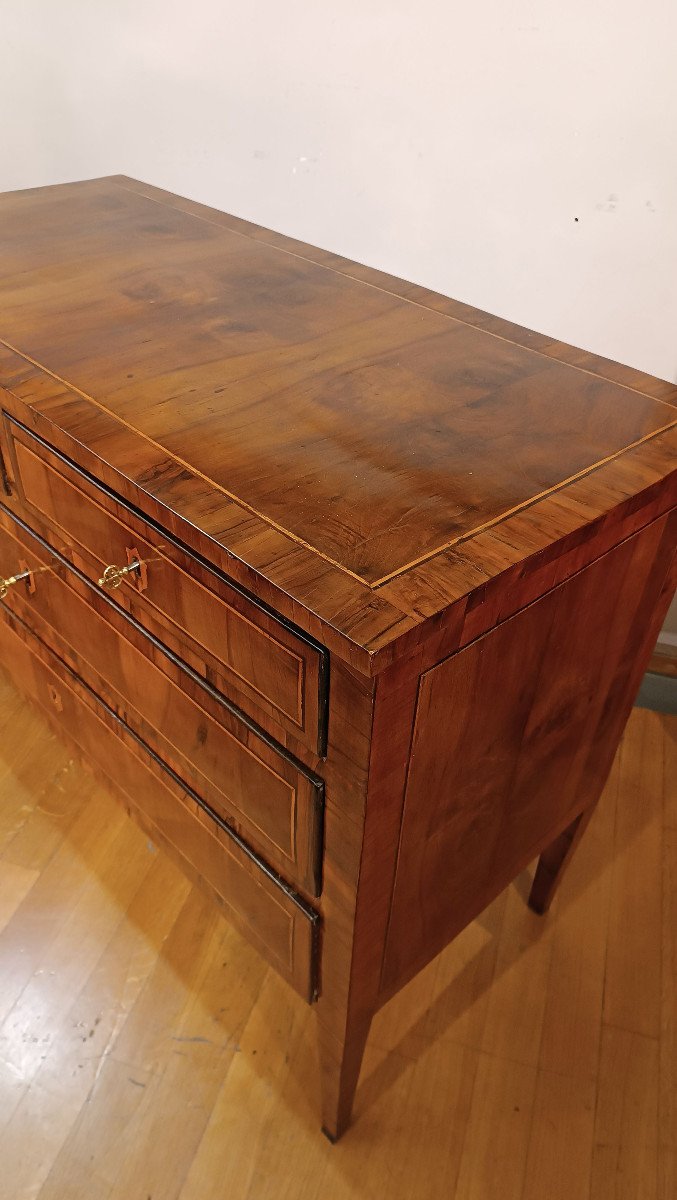 Late 18th Century Walnut Veneered Chest Of Drawers-photo-8