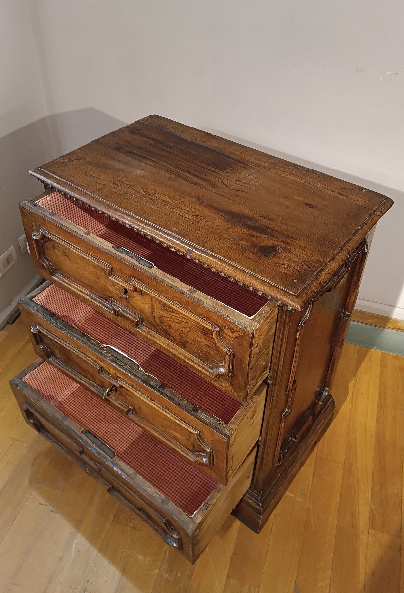 End Of 17th Century Louis XIV Walnut Small Chest -photo-3