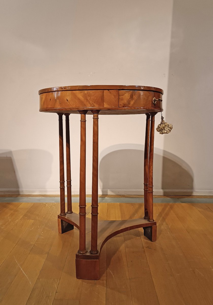 End Of The 18th Century Round Walnut Table-photo-2