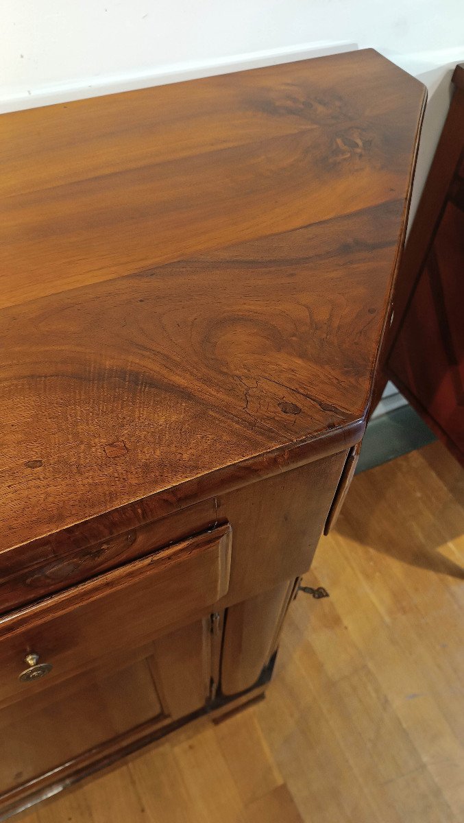 Second Half Of The 18th Century Rounded Walnut Sideboard -photo-2