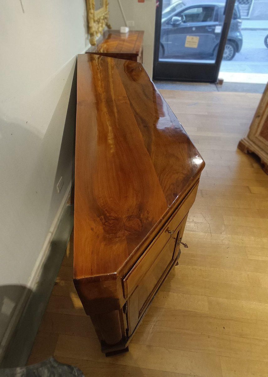 Second Half Of The 18th Century Rounded Walnut Sideboard -photo-3