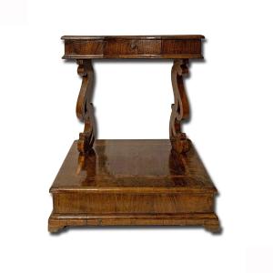 Tuscan Kneeler In Walnut And Olive Tree 18th Century