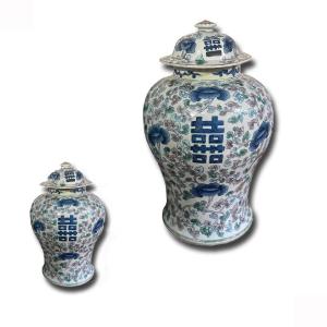19th Century Pair Of Qing Period Porcelain Potiches