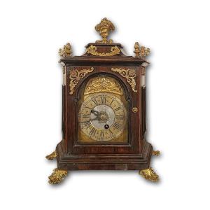 HORLOGE EN NOYER ET BRONZE DORÉ DEUXIÈME MOITIÉ DU 17ème SIÈCLE