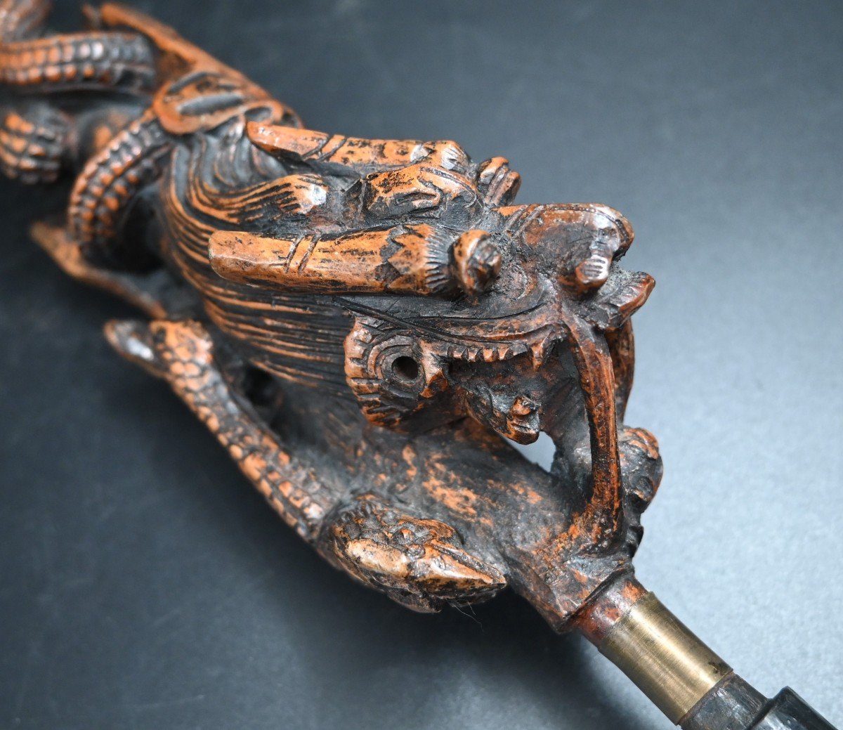 Ancienne Grande Pipe Chinoise En Bois Sculpté à La Main Du 19ème Siècle Avec Dragon-photo-5