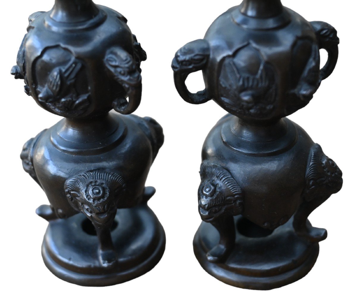 Paire De Bougeoirs Miniatures Chinois En Bronze-photo-3